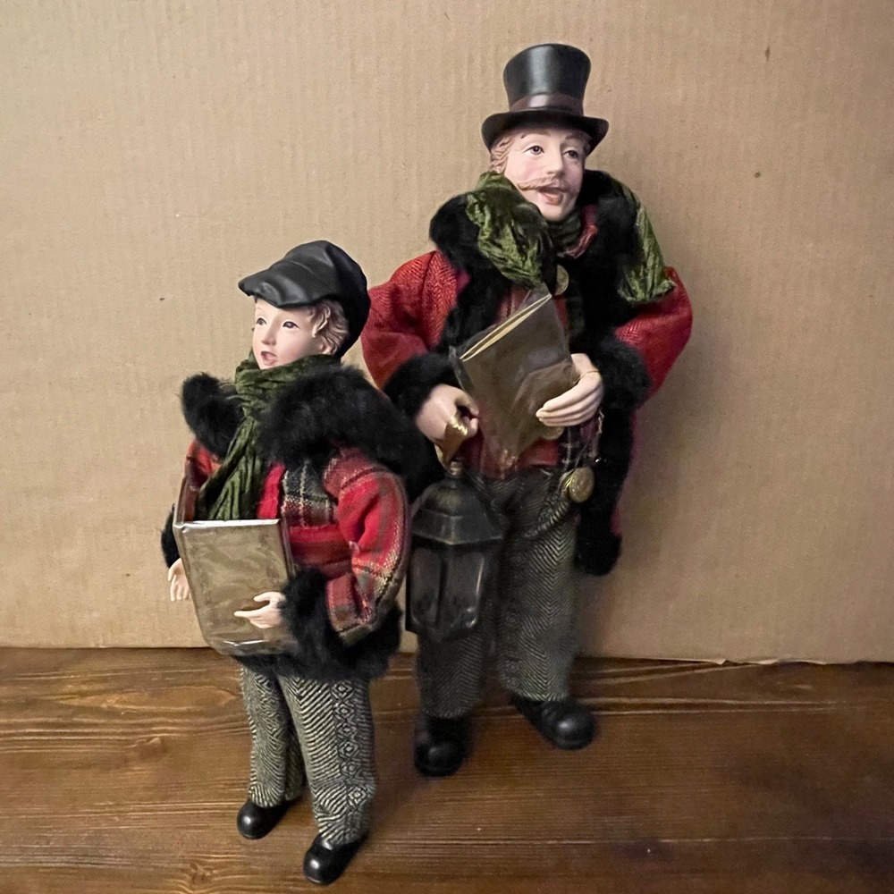 Vintage Christmas Caroler Figures Set of 2 Tartan Plaid Men Dolls 16" & 12"